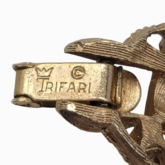 Vintage Crown Trifari Brushed Gold Bracelet Earrings Brooch Set Parure - Picture 9 of 11